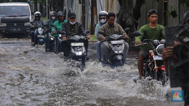 Hujan Petir Hantam Jakarta, BMKG Keluarkan Peringatan Waspada