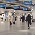 Potret Ricuh Toko Ikea Tutup, Pembeli Berlarian Berebut Borong Barang