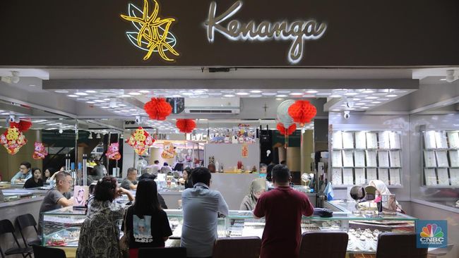 Potret Ramai Warga Datangi Toko Emas saat Harga 1 Gram Sudah Rp 3 Juta