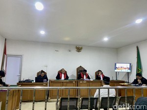 Kuasa Hukum Amin Mansyur Minta Pidana Kasus Tol Betung-Tempino Digugurkan