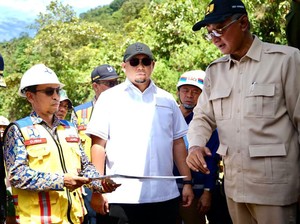 Andre Rosiade Ajak Menteri PU ke Jl Lembah Anai, Minta Jalur Diperkuat Permanen