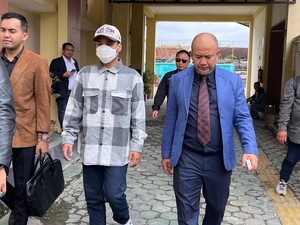Pengakuan Denada Tak Hentikan Gugatan Ressa Anak Kandungnya