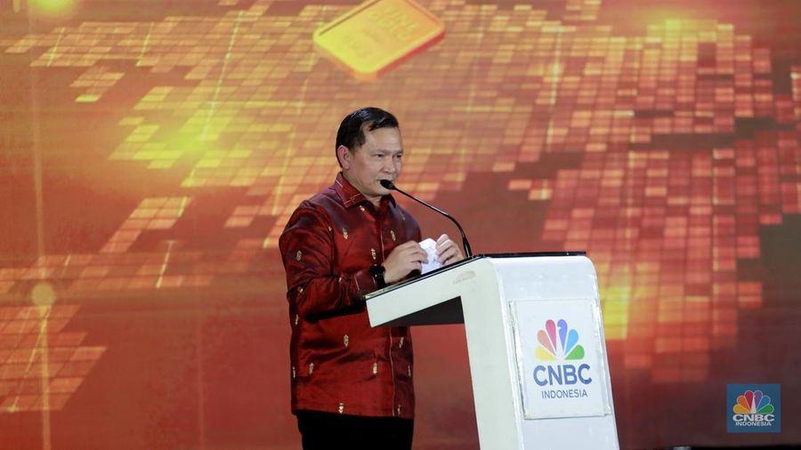 Deputi Bidang Koordinasi Energi & Sumber Daya Mineral Kementerian Koordinator Bidang Perekonomian, Elen Setiadi menyampaikan paparan dalam acara Gold Outlook 2026 di Menara Bank Mega, Jakarta, Jumat (30/1/2026). (CNBC Indonesia/Muhammad Sabki)