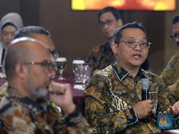Deputi Bidang Koordinasi Pengelolaan dan Pengembangan Usaha Badan Usaha Milik Negara Kementerian Koordinator Bidang Perekonomian, Ferry Irawan menyampaikan paparan dalam acara Gold Outlook 2026 di Menara Bank Mega, Jakarta, Jumat (30/1/2026). (CNBC I