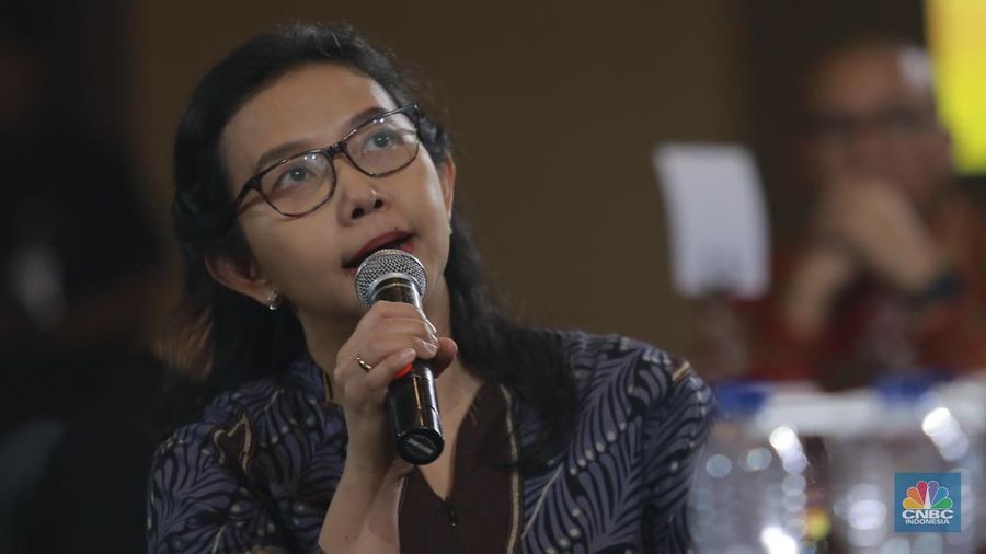 Deputi Bidang Koordinasi Energi & Sumber Daya Mineral Kementerian Koordinator Bidang Perekonomian, Elen Setiadi menyampaikan paparan dalam acara Gold Outlook 2026 di Menara Bank Mega, Jakarta, Jumat (30/1/2026). (CNBC Indonesia/Muhammad Sabki)