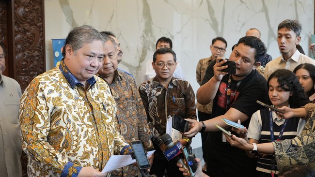 Airlangga Jelaskan Impor Pakaian Bekas dalam MoU Pan Brothers-Ravel