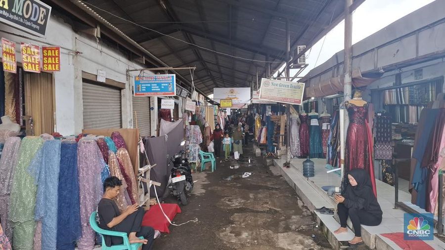 Pantauan kondisi kawasan Tekstil Cipadu, Tangerang yang semakin sepi ditinggal pelanggan. (CNBC Indonesia/Chandra Dwi Pranata)