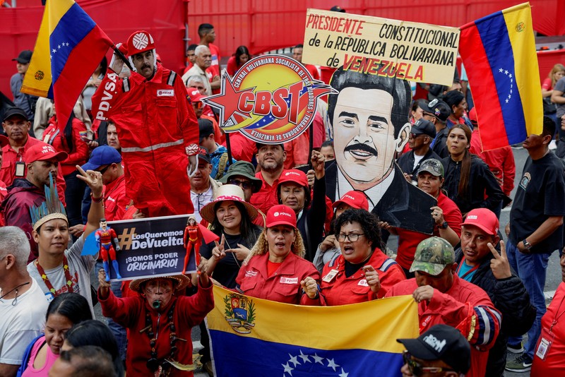 Pawai pekerja minyak untuk mendukung reformasi undang-undang minyak utama Venezuela, di Caracas, Venezuela, Kamis (29/1/2026). (REUTERS/Gaby Oraa)