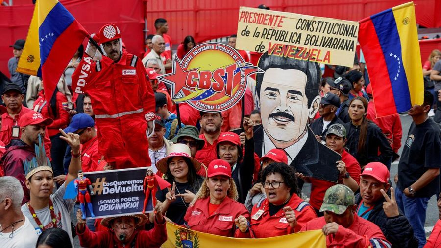 Pawai pekerja minyak untuk mendukung reformasi undang-undang minyak utama Venezuela, di Caracas, Venezuela, Kamis (29/1/2026). (REUTERS/Gaby Oraa)