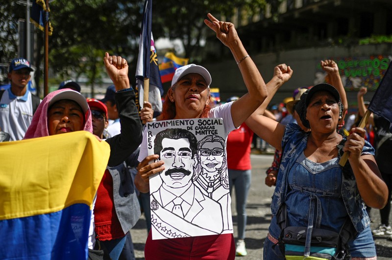 Pawai pekerja minyak untuk mendukung reformasi undang-undang minyak utama Venezuela, di Caracas, Venezuela, Kamis (29/1/2026). (REUTERS/Gaby Oraa)