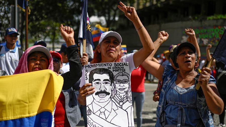 Pawai pekerja minyak untuk mendukung reformasi undang-undang minyak utama Venezuela, di Caracas, Venezuela, Kamis (29/1/2026). (REUTERS/Gaby Oraa)