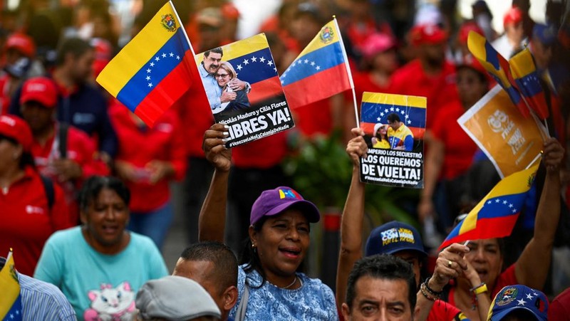 Pawai pekerja minyak untuk mendukung reformasi undang-undang minyak utama Venezuela, di Caracas, Venezuela, Kamis (29/1/2026). (REUTERS/Gaby Oraa)