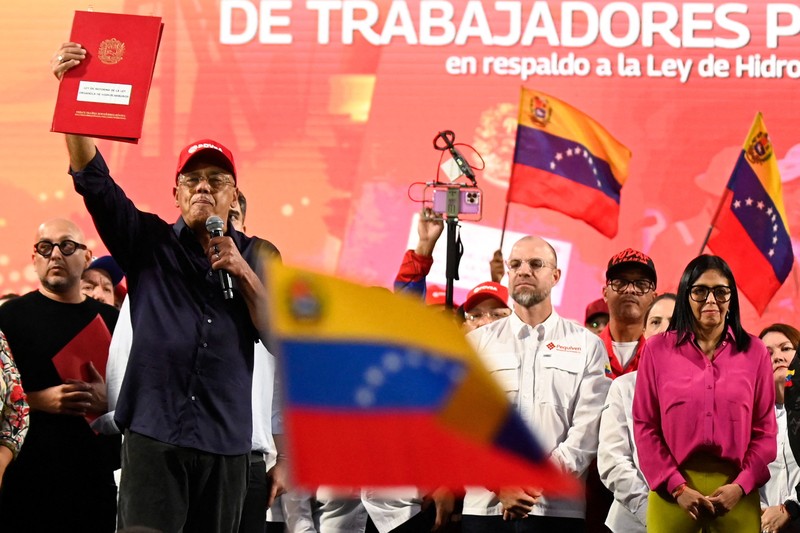 Pawai pekerja minyak untuk mendukung reformasi undang-undang minyak utama Venezuela, di Caracas, Venezuela, Kamis (29/1/2026). (REUTERS/Gaby Oraa)