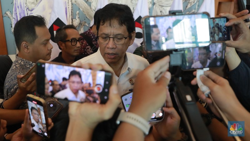 Pimpinan Danantara bersama beberapa Menko Perekonomian Airlangga Hartarto dan Menteri Keuangan Purbaya Yudhi Sadewa saat doorstop media di Lobby Utara, Wisma Danantara, Jakarta, Jumat (30/1/2026). (CNBC Indonesia/Muhammad Sabki)