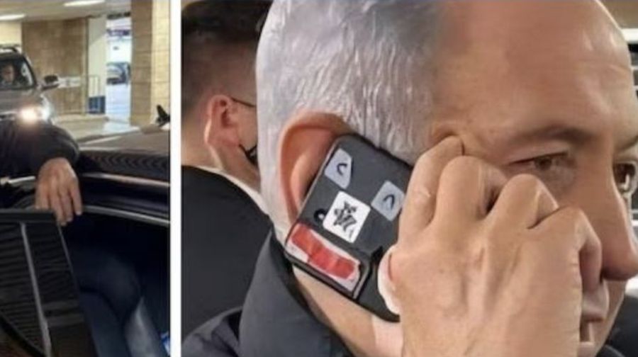 PM Israel Benjamin Netanyahu tertangkap kamera menutupi kamera smartphonenya dengan selotip. (Media Sosial)
