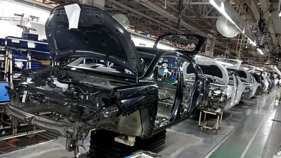 Proses Perakitan Mobil Suzuki di Pabrik Suzuki Cikarang, Jawa Barat. (SUZUKI)