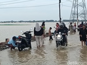 Ironi Banjir Indramayu: Sawah Terendam, Warga Asyik Cuci Motor