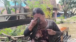 Tangis Maryam Pecah, Harta-Ternak Hanyut Diterjang Banjir Pamanukan