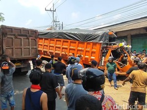 Truk Muat Pasir Tabrak 2 Mobil di Pasuruan, 1 Tewas-3 Luka Parah