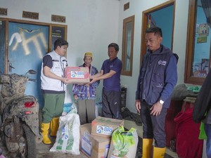 Tanggap Bencana Longsor Cisarua Bandung, BRI Peduli Salurkan Bantuan