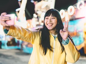 Aktivitas Digital Gen Z Kian Intens, Smartphone Terjangkau Masih Relevan?