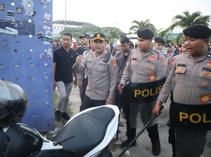 Polisi Redam Ricuh Usai Laga Persita vs Persija di Tangerang