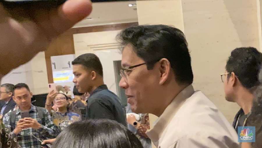 Menkeu Purbaya Sadewa tiba di Wisma Danantara, Jakarta, Sabtu (31/1/2026). (CNBC Indonesia/Novina Putri Bestari)