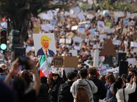 Potret Ricuh Demo Ribuan Warga AS, Tuntut Trump Tarik Pasukan Ini