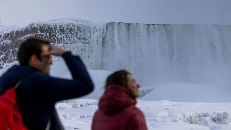 Air Terjun Niagara yang Membeku di Niagara Falls, Ontario, Kanada, Sabtu (31/1/2026). (REUTERS/Carlos Osorio)