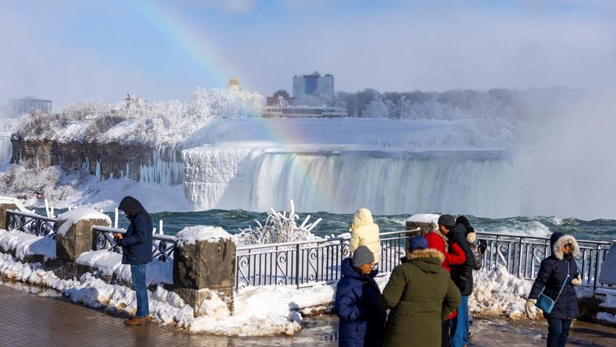 Air Terjun Niagara yang Membeku di Niagara Falls, Ontario, Kanada, Sabtu (31/1/2026). (REUTERS/Carlos Osorio)