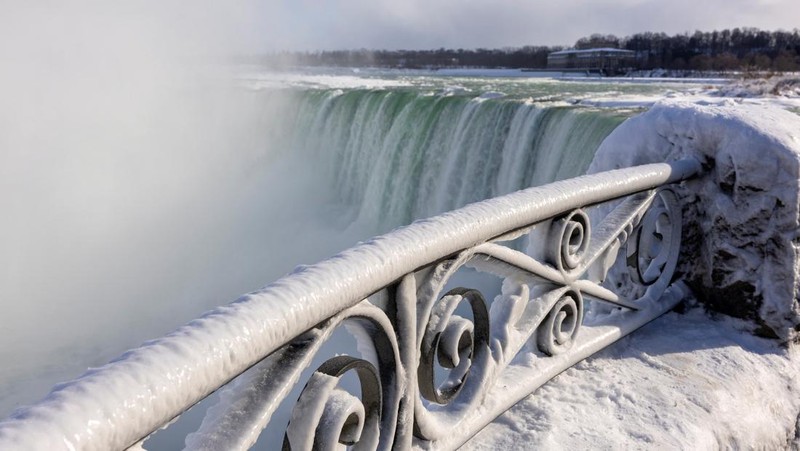 Air Terjun Niagara yang Membeku di Niagara Falls, Ontario, Kanada, Sabtu (31/1/2026). (REUTERS/Carlos Osorio)