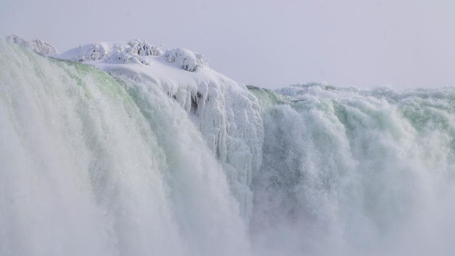 Air Terjun Niagara yang Membeku di Niagara Falls, Ontario, Kanada, Sabtu (31/1/2026). (REUTERS/Carlos Osorio)