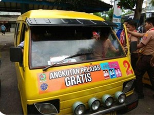 Angkutan Pelajar Gratis: Solusi Cerdas Siswa dan Sopir di Banyuwangi