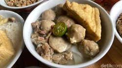 7 Bakso Gepeng di Jabodetabek yang Empuk dengan Kuah Bening Ngaldu