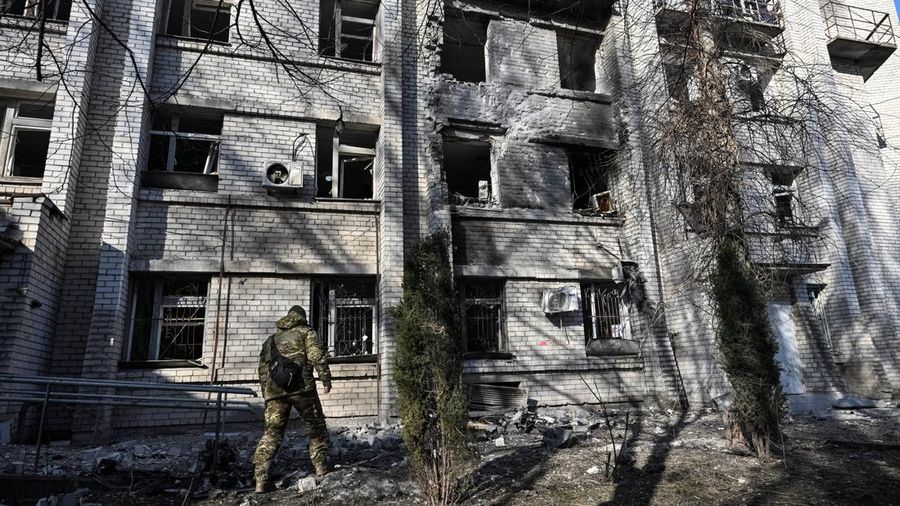 Kondisi rumah sakit bersalin yang mengalami kerusakan usai terkena serangan pesawat tak berawak Rusia, di Zaporizhzhia, Ukraina, Minggu (1/2/2026). (REUTERS/Stringer)