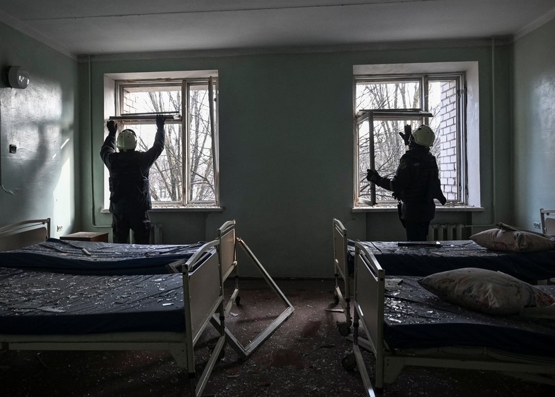 Kondisi rumah sakit bersalin yang mengalami kerusakan usai terkena serangan pesawat tak berawak Rusia, di Zaporizhzhia, Ukraina, Minggu (1/2/2026). (REUTERS/Stringer)