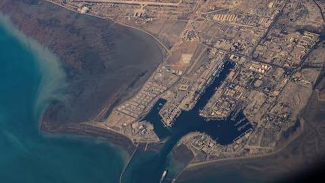 Iran Umumkan Selat Hormuz Tutup, Harga Minyak 'Menggila' US$ 200/Barel