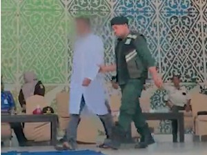 Video: Pertama Kali, Petugas Hukum Syariat Islam di Aceh Dicambuk!