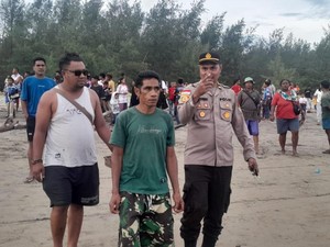 Siswa SMP Hilang Terseret Arus Saat Mandi di Pantai Abudenok Malaka