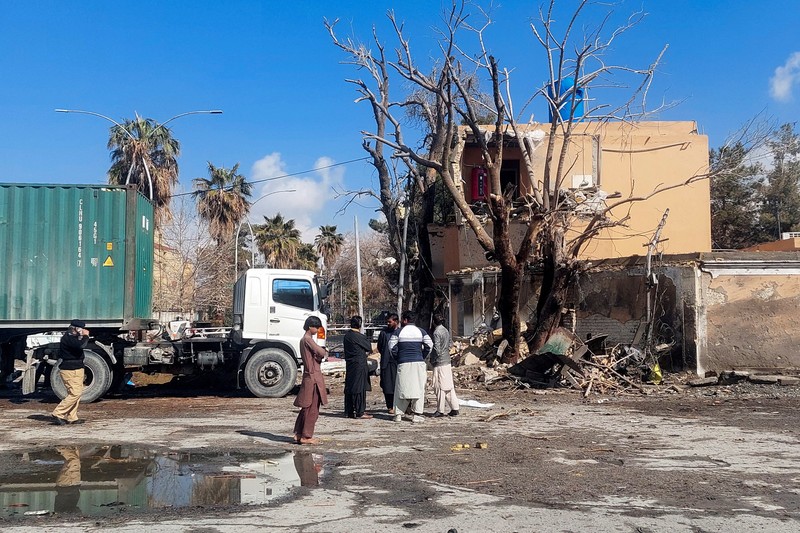 Suasana lokasi kejadian, setelah serangan militan, di Quetta, Pakistan, Minggu (1/2/2026). (REUTERS/Stringer)