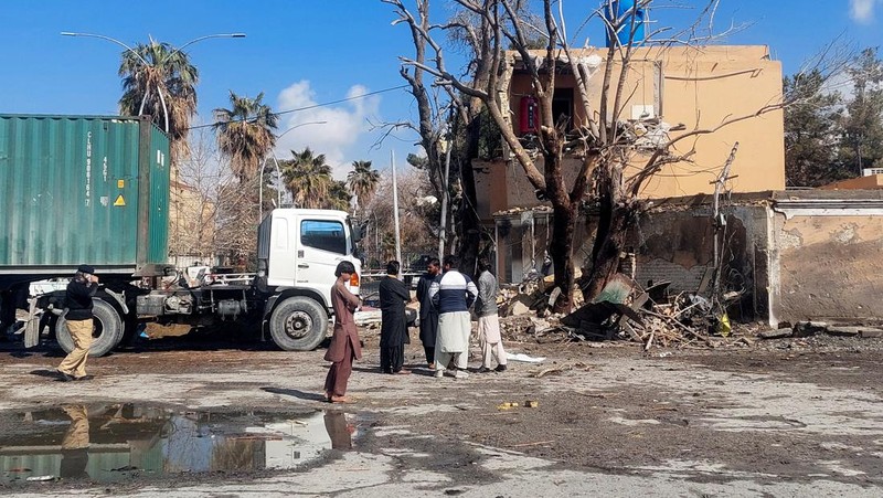 Suasana lokasi kejadian, setelah serangan militan, di Quetta, Pakistan, Minggu (1/2/2026). (REUTERS/Stringer)