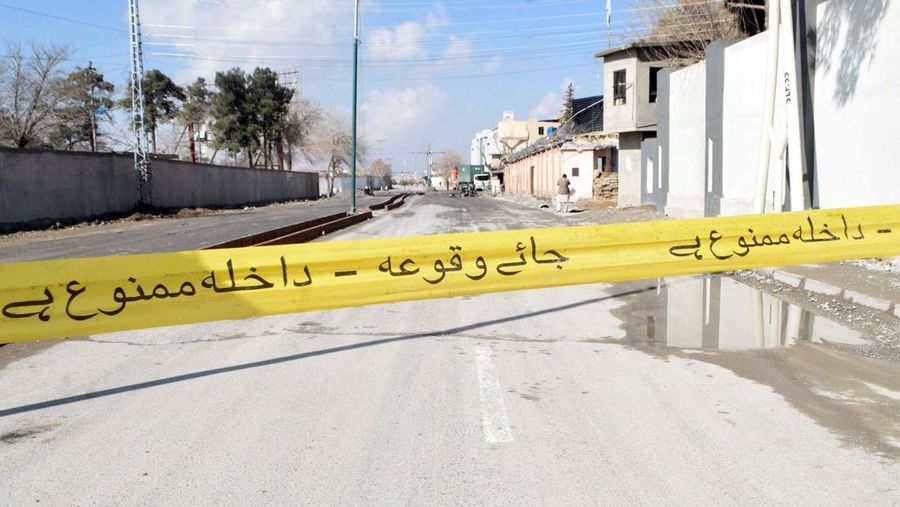Suasana lokasi kejadian, setelah serangan militan, di Quetta, Pakistan, Minggu (1/2/2026). (REUTERS/Stringer)