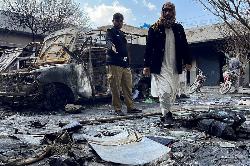 Suasana lokasi kejadian, setelah serangan militan, di Quetta, Pakistan, Minggu (1/2/2026). (REUTERS/Stringer)