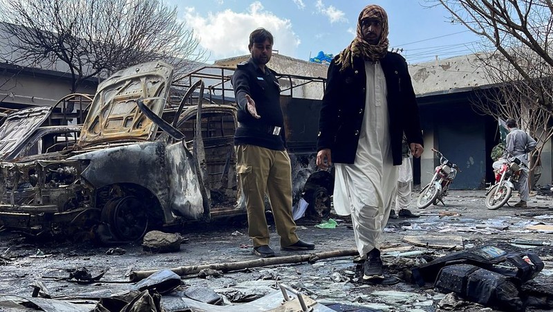 Suasana lokasi kejadian, setelah serangan militan, di Quetta, Pakistan, Minggu (1/2/2026). (REUTERS/Stringer)