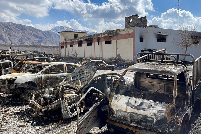 Suasana lokasi kejadian, setelah serangan militan, di Quetta, Pakistan, Minggu (1/2/2026). (REUTERS/Stringer)