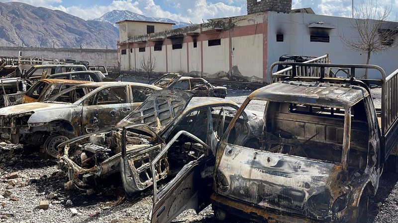 Suasana lokasi kejadian, setelah serangan militan, di Quetta, Pakistan, Minggu (1/2/2026). (REUTERS/Stringer)
