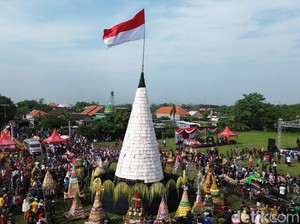 Video: Tumpeng Tempe Raksasa Meriahkan Ruwat Desa di Sidoarjo Jelang Ramadan