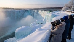 Air Terjun Niagara Membeku!