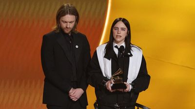 Billie Eilish Raih Song of the Year di Grammy ke-68, Tampil dengan Pesan Sosial