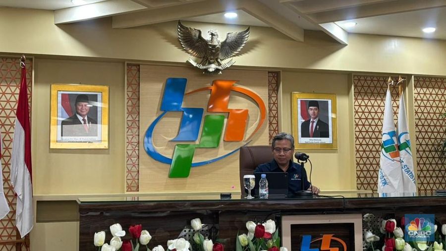 Deputi Bidang Distribusi dan Jasa, Ateng Hartono saat meyampaikan rilis BPS Senin, (2/2/2026). (CNBC Indonesia/Zahwa Madjid)